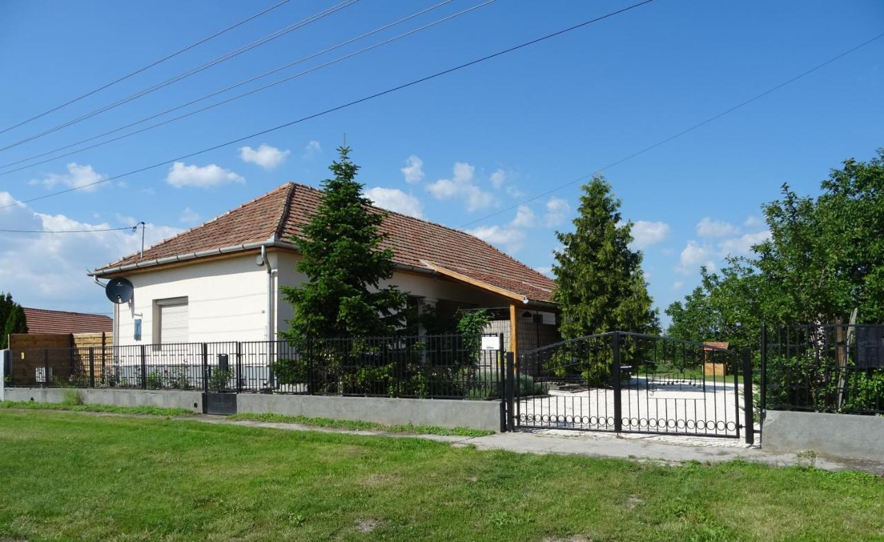 Melody Huis Poroszlo Bagian luar foto